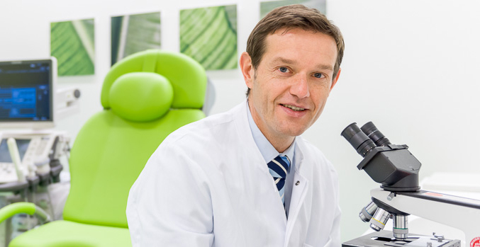 Univ.-Prof. Dr. med. Elmar Stickeler ist Direktor der Klinik für Gynäkologie und Geburtsmedizin an der Uniklinik RWTH Aachen.