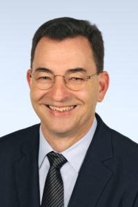 Univ.-Prof. Dr. rer. nat. Hannes Klump ist seit dem 1. Oktober 2022 der neue Direktor des Instituts für Transfusionsmedizin und Zelltherapeutika an der Uniklinik RWTH Aachen.